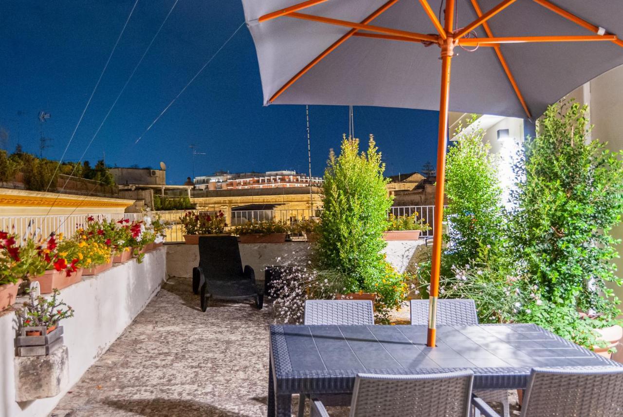 Il Garbino Suite And Apartment Lecce Buitenkant foto