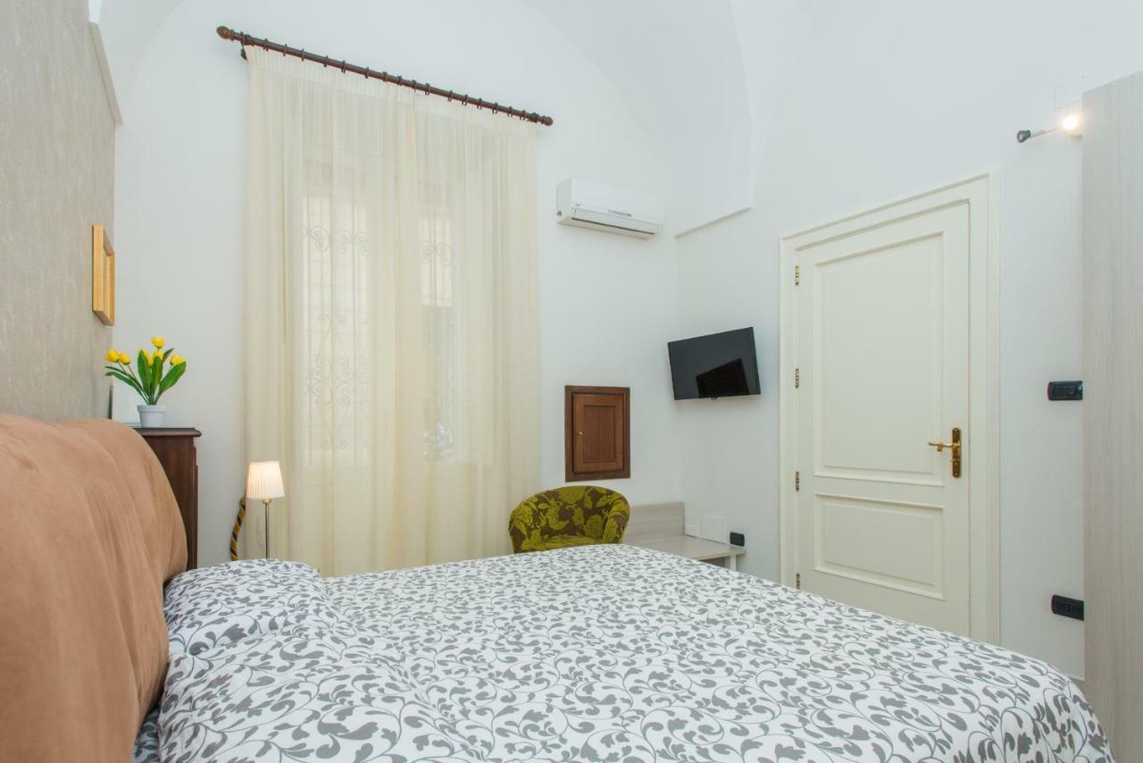 Il Garbino Suite And Apartment Lecce Buitenkant foto