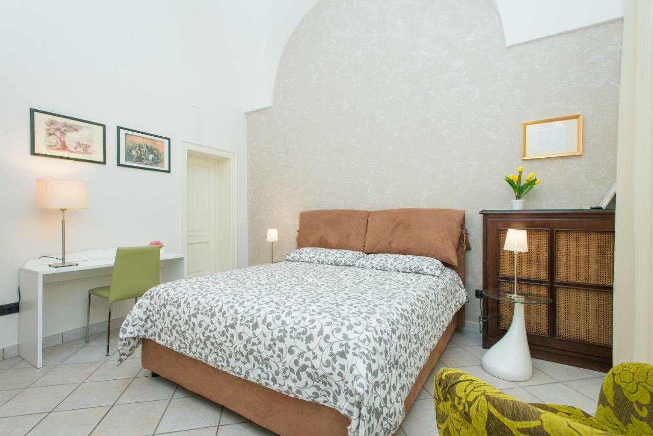 Il Garbino Suite And Apartment Lecce Buitenkant foto